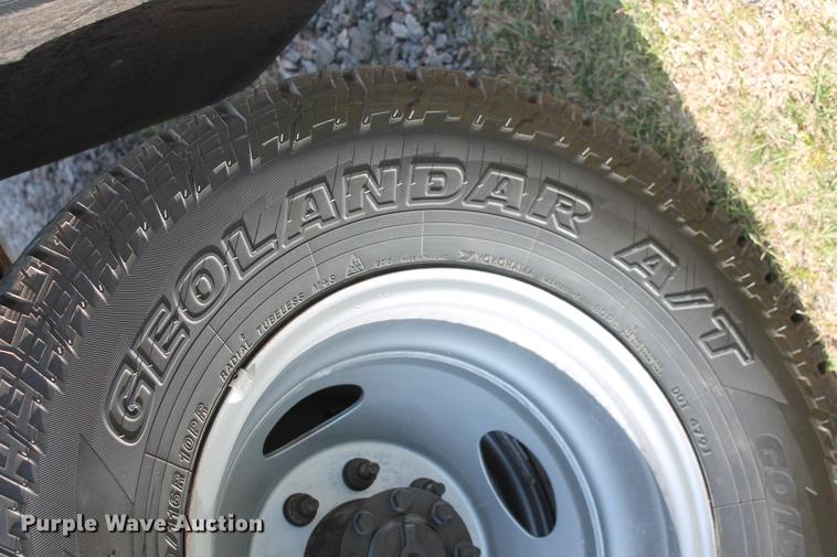 image for item AP9336 2004 Ford F350 Super Duty XLT flatbed pickup truck