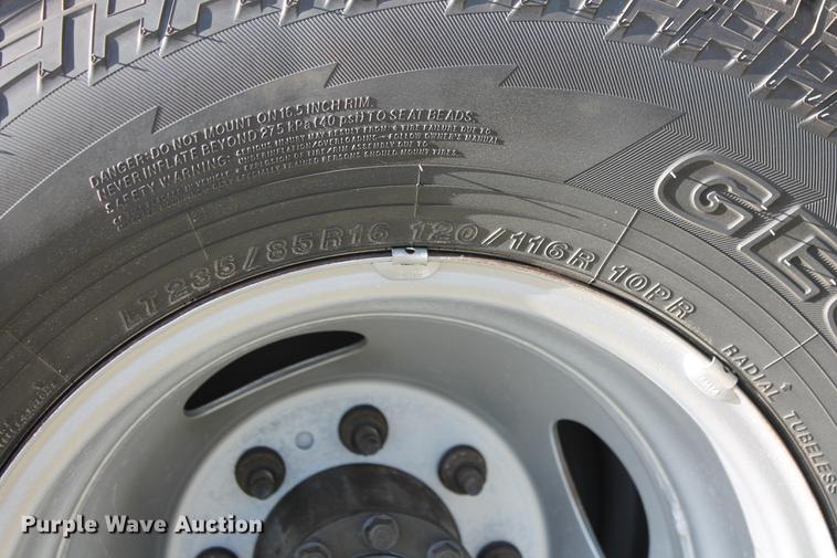 image for item AP9336 2004 Ford F350 Super Duty XLT flatbed pickup truck