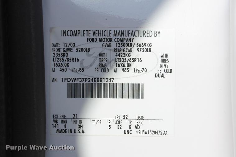 image for item AP9336 2004 Ford F350 Super Duty XLT flatbed pickup truck