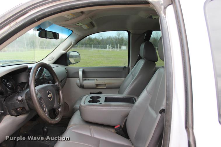 image for item BE9361 2009 Chevrolet Silverado 1500 Ext. Cab pickup truck