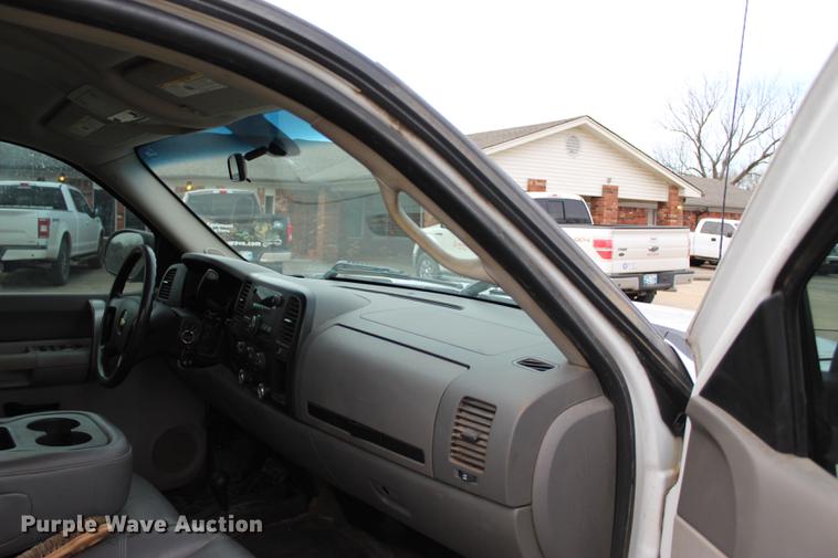 image for item BE9361 2009 Chevrolet Silverado 1500 Ext. Cab pickup truck