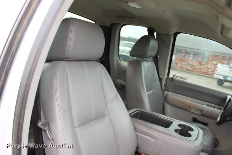 image for item BE9361 2009 Chevrolet Silverado 1500 Ext. Cab pickup truck