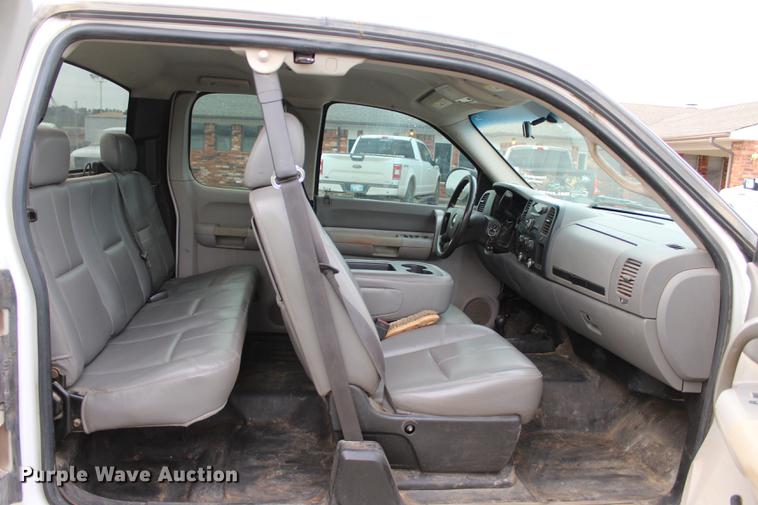 image for item BE9361 2009 Chevrolet Silverado 1500 Ext. Cab pickup truck