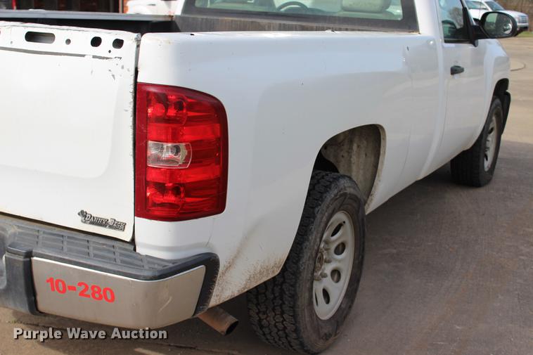 image for item BE9364 2008 Chevrolet Silverado 1500 pickup truck