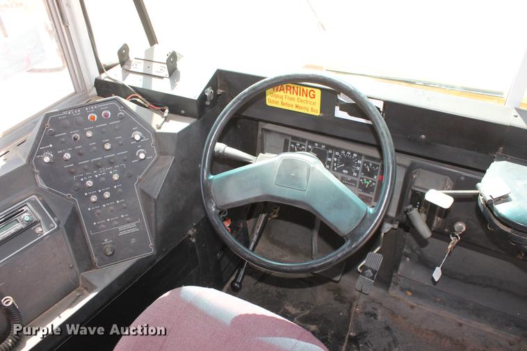image for item DB5200 1999 International 3800 school bus