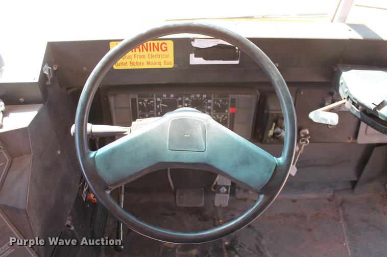 image for item DB5200 1999 International 3800 school bus