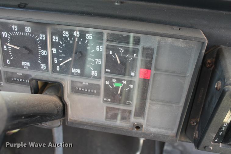image for item DB5200 1999 International 3800 school bus