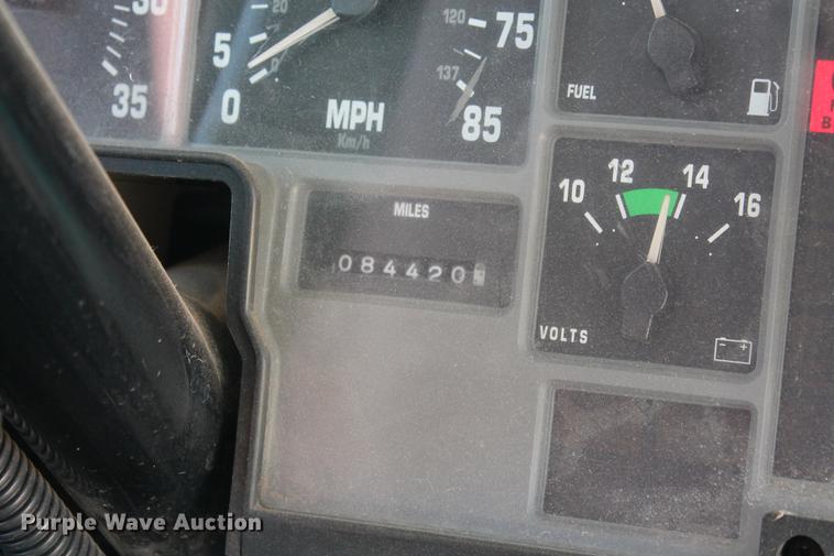 image for item DB5200 1999 International 3800 school bus