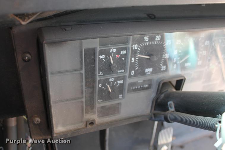 image for item DB5200 1999 International 3800 school bus