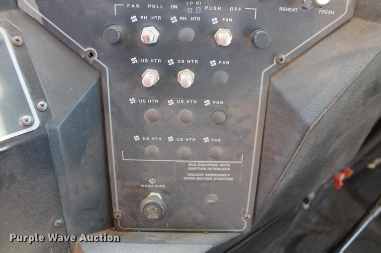 image for item DB5200 1999 International 3800 school bus