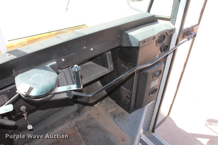 image for item DB5200 1999 International 3800 school bus