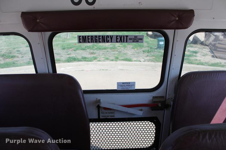 image for item DB5200 1999 International 3800 school bus