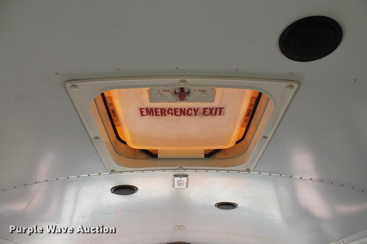 image for item DB5200 1999 International 3800 school bus