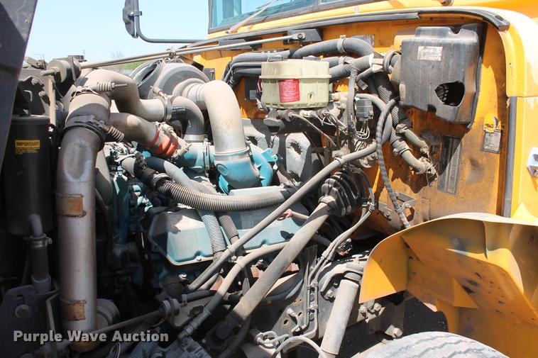image for item DB5200 1999 International 3800 school bus