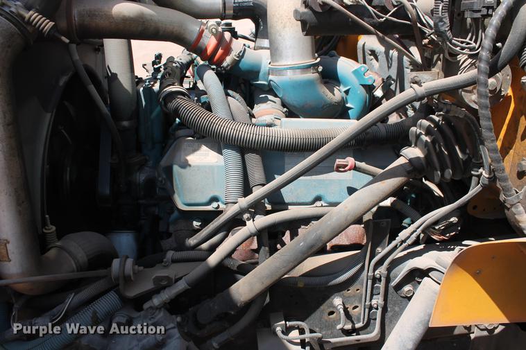 image for item DB5200 1999 International 3800 school bus