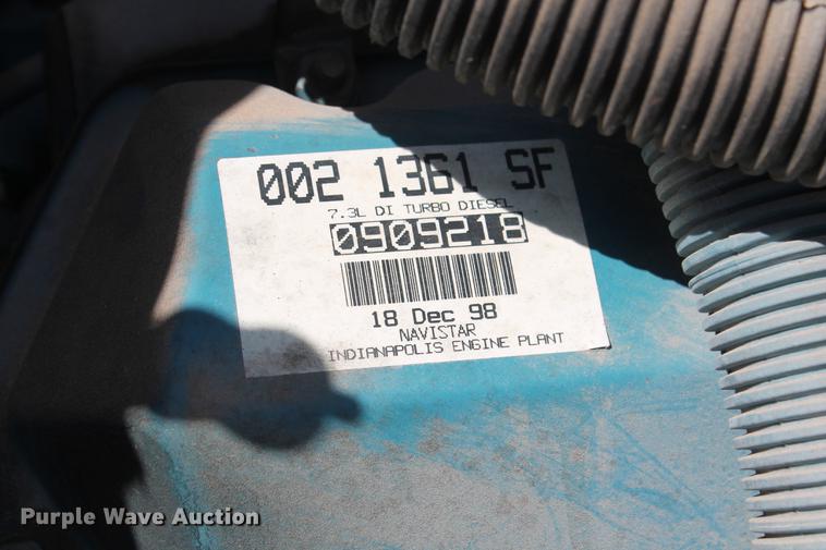 image for item DB5200 1999 International 3800 school bus