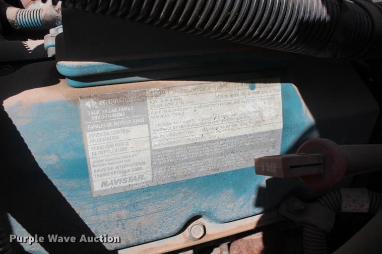 image for item DB5200 1999 International 3800 school bus