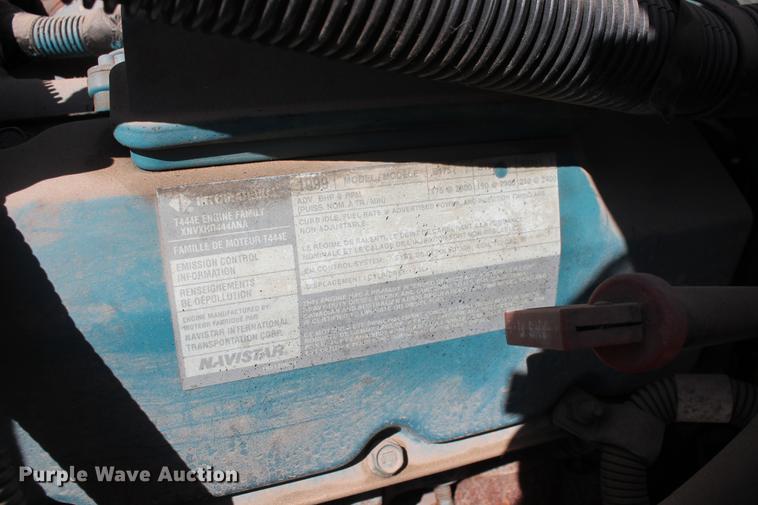 image for item DB5200 1999 International 3800 school bus