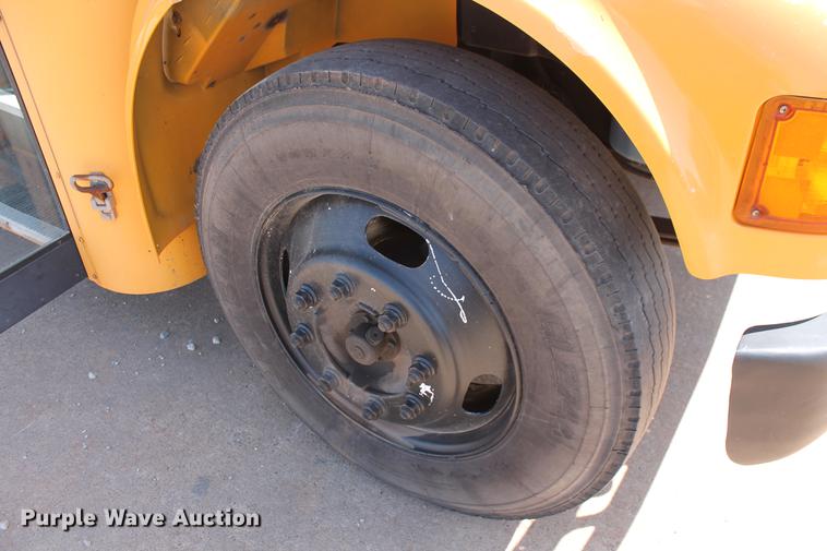 image for item DB5200 1999 International 3800 school bus