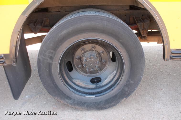 image for item DB5200 1999 International 3800 school bus