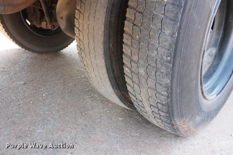 image for item DB5200 1999 International 3800 school bus