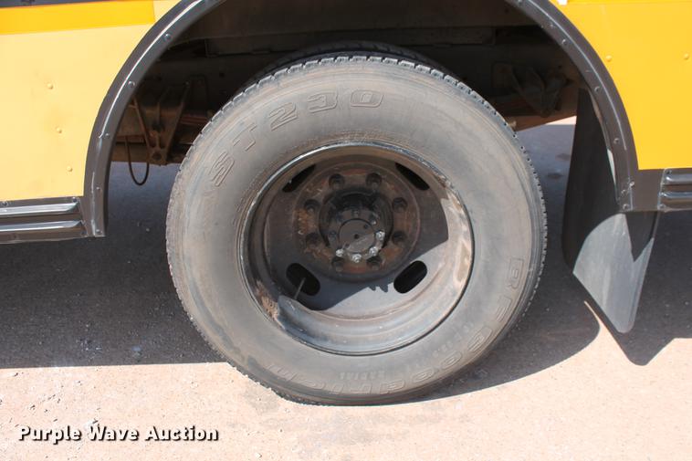 image for item DB5200 1999 International 3800 school bus