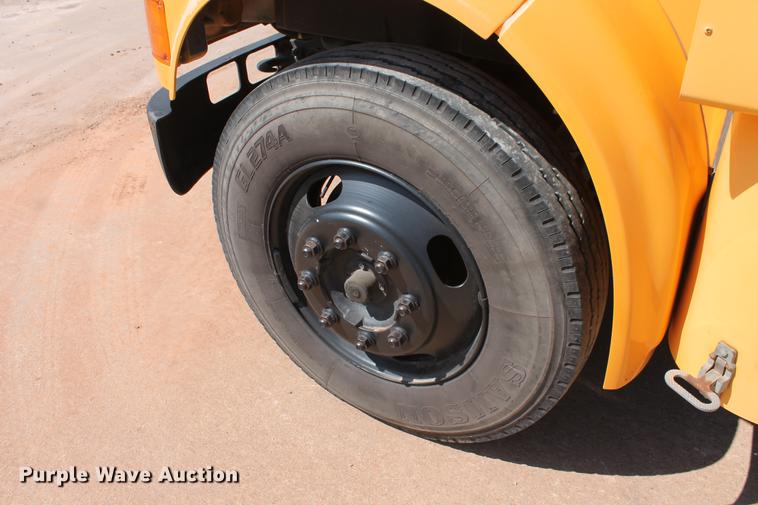 image for item DB5200 1999 International 3800 school bus