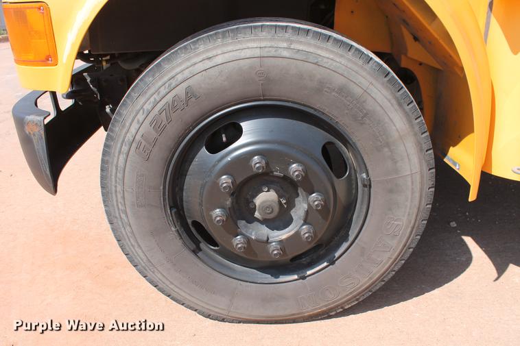 image for item DB5200 1999 International 3800 school bus