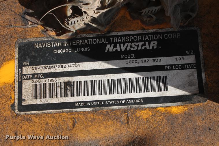image for item DB5200 1999 International 3800 school bus