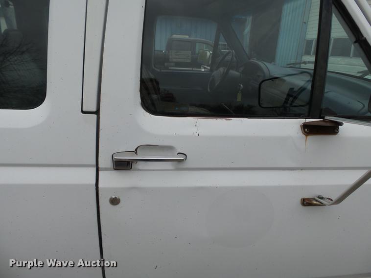 image for item DB7164 1994 Ford F350 Crew Cab flatbed truck