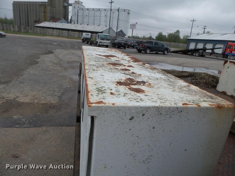 image for item DB7164 1994 Ford F350 Crew Cab flatbed truck