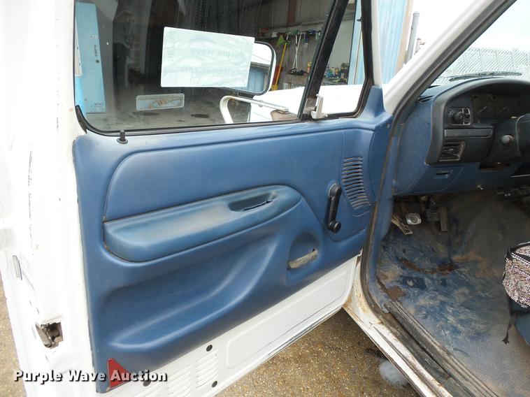 image for item DB7164 1994 Ford F350 Crew Cab flatbed truck