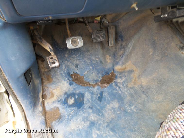 image for item DB7164 1994 Ford F350 Crew Cab flatbed truck