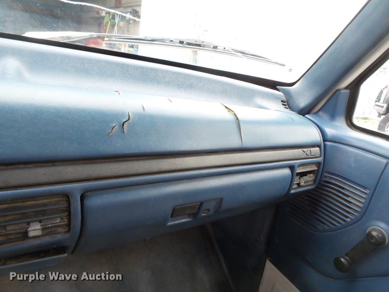 image for item DB7164 1994 Ford F350 Crew Cab flatbed truck