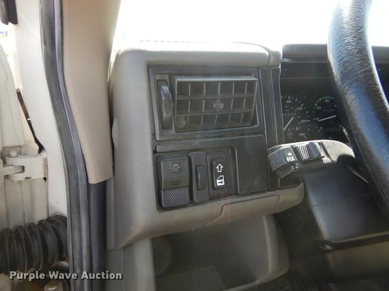 image for item DC0392 1995 Winnebago Rialta RV