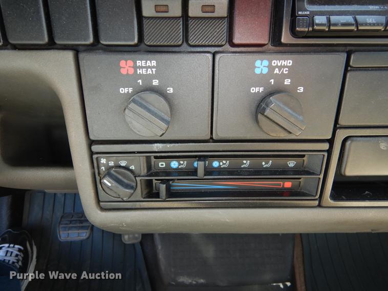 image for item DC0392 1995 Winnebago Rialta RV