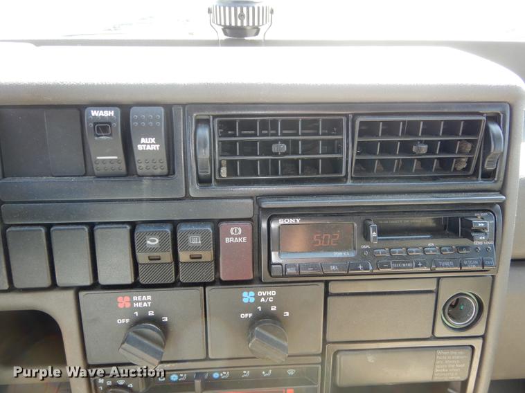 image for item DC0392 1995 Winnebago Rialta RV