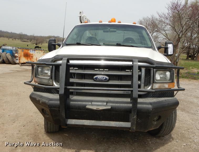 image for item DC0411 2002 Ford F550 Super Duty XL service truck with crane