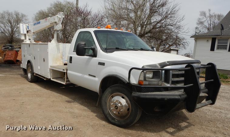 image for item DC0411 2002 Ford F550 Super Duty XL service truck with crane