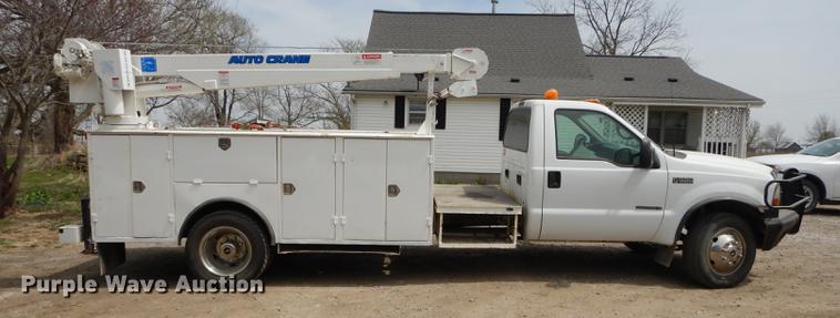 image for item DC0411 2002 Ford F550 Super Duty XL service truck with crane