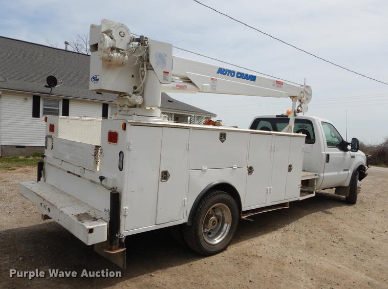 image for item DC0411 2002 Ford F550 Super Duty XL service truck with crane