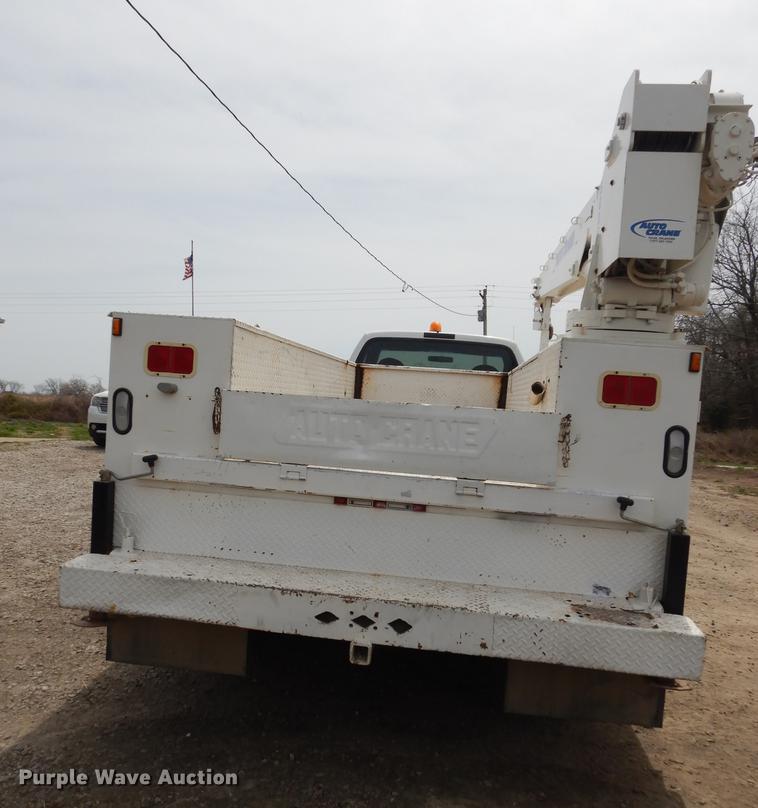 image for item DC0411 2002 Ford F550 Super Duty XL service truck with crane