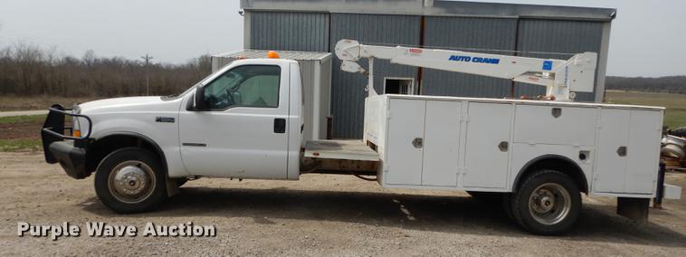 image for item DC0411 2002 Ford F550 Super Duty XL service truck with crane
