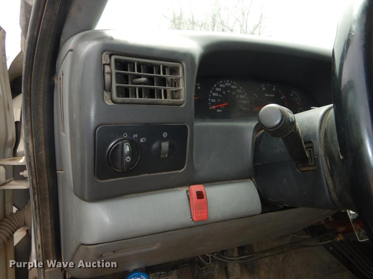 image for item DC0411 2002 Ford F550 Super Duty XL service truck with crane