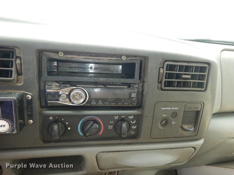 image for item DC0411 2002 Ford F550 Super Duty XL service truck with crane