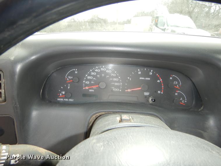 image for item DC0411 2002 Ford F550 Super Duty XL service truck with crane