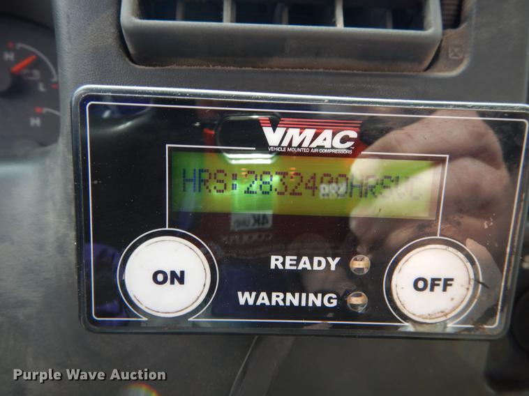 image for item DC0411 2002 Ford F550 Super Duty XL service truck with crane