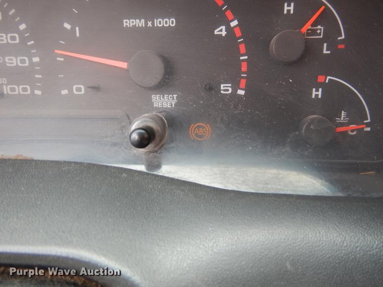 image for item DC0411 2002 Ford F550 Super Duty XL service truck with crane