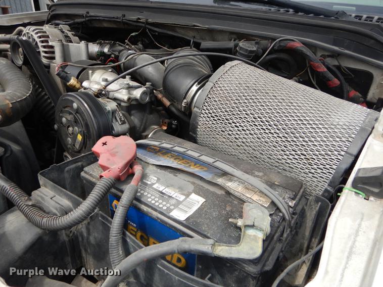 image for item DC0411 2002 Ford F550 Super Duty XL service truck with crane