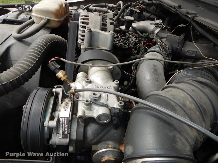 image for item DC0411 2002 Ford F550 Super Duty XL service truck with crane